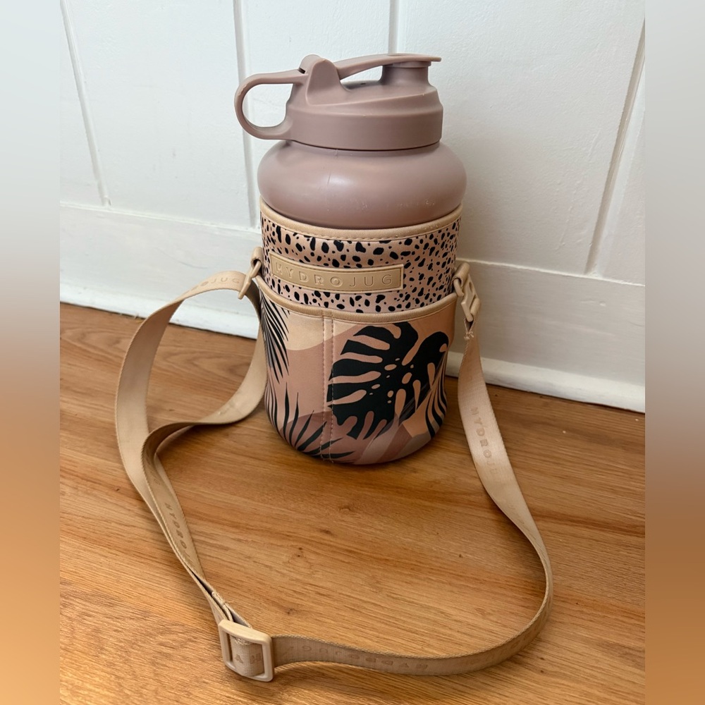 HydroJug Beige and Black